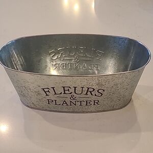 New Metal Farmhouse Planter